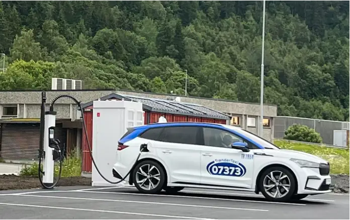 Hurtigladeranlegg for Taxi